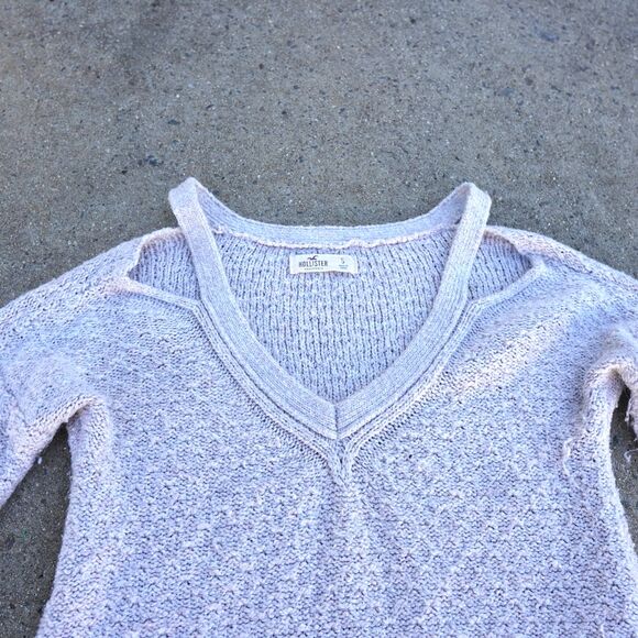 Hollister Cold Shoulder V-Neck Knit Sweater Beige Flared Sleeve Size Small - Picture 3 of 9